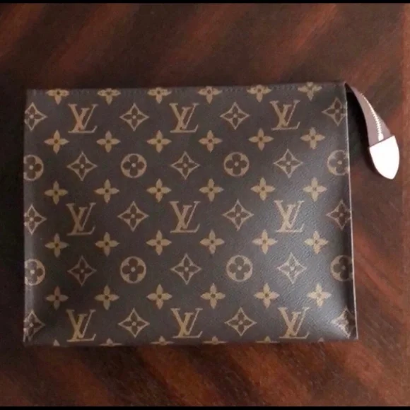 ♡LOUIS VUITTON Clutch 26♡ - Picture 1 of 13